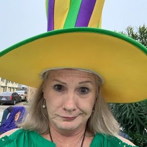 Selling purses, shoes and clothing